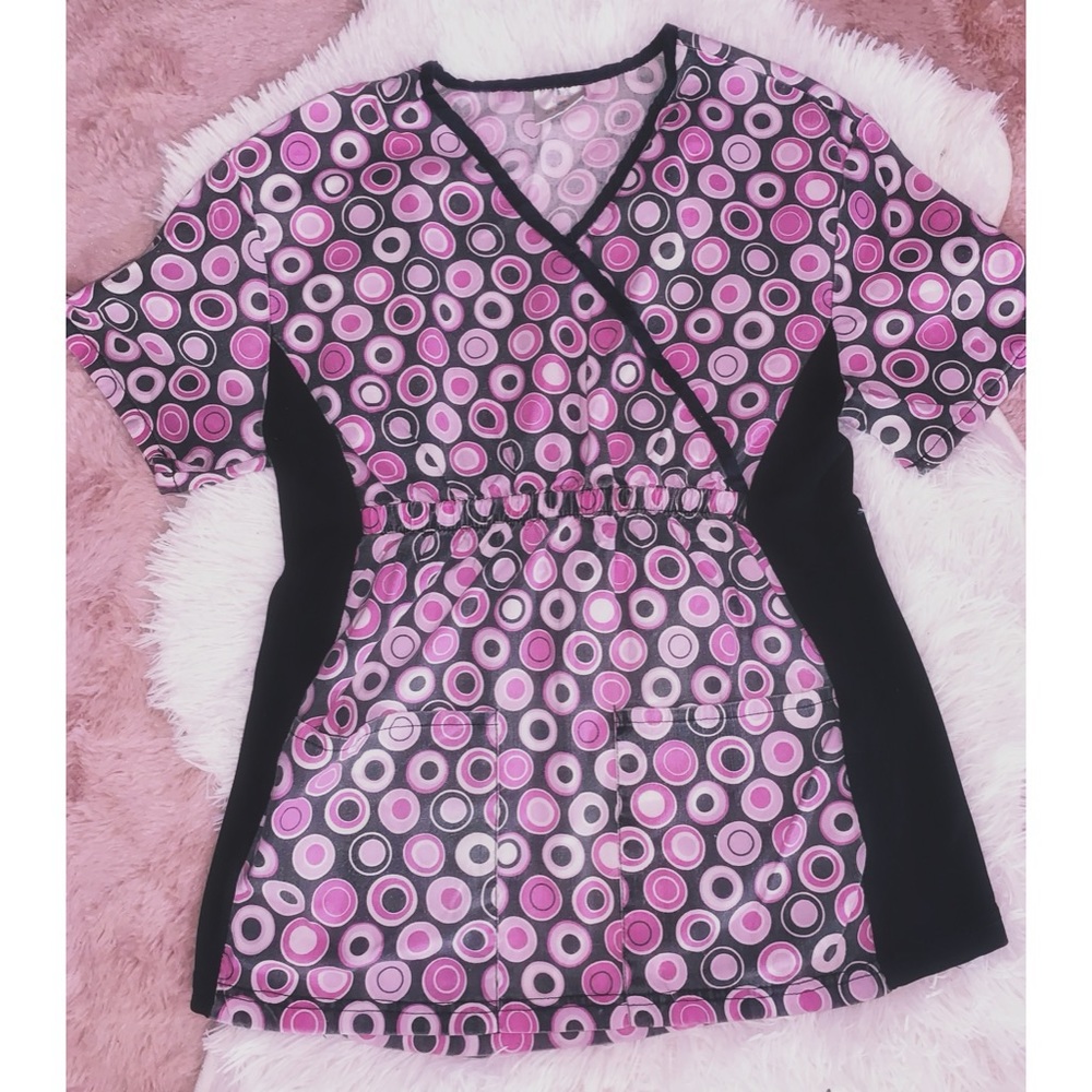 🆕💓🖤Women’s V-neck Pink/Black Design Scrub🖤💓🆕